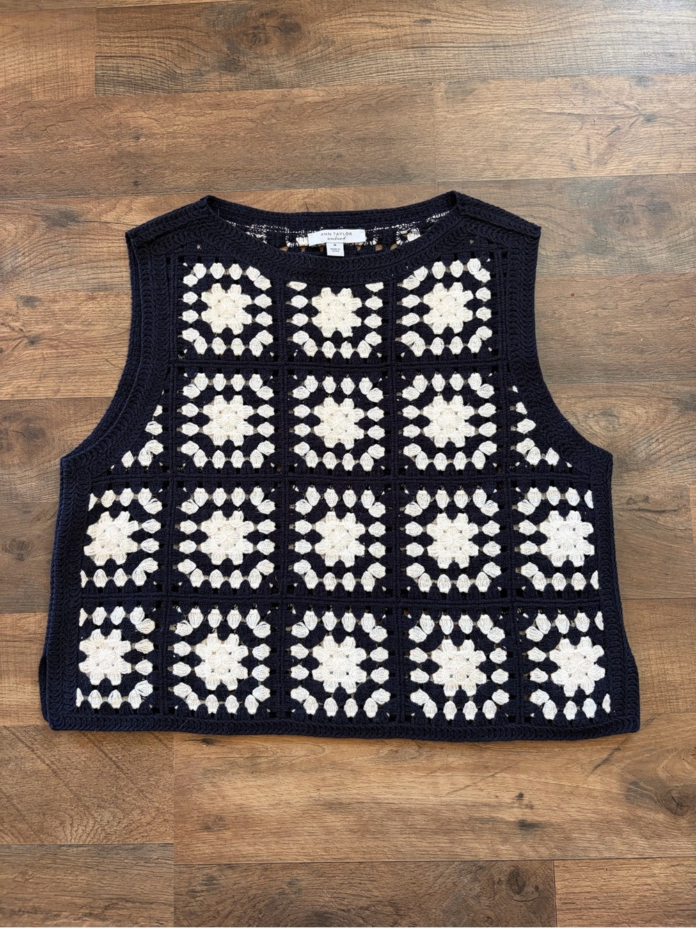 Ann Taylor Weekend Crochet Square Tank Navy and Cream Size Medium